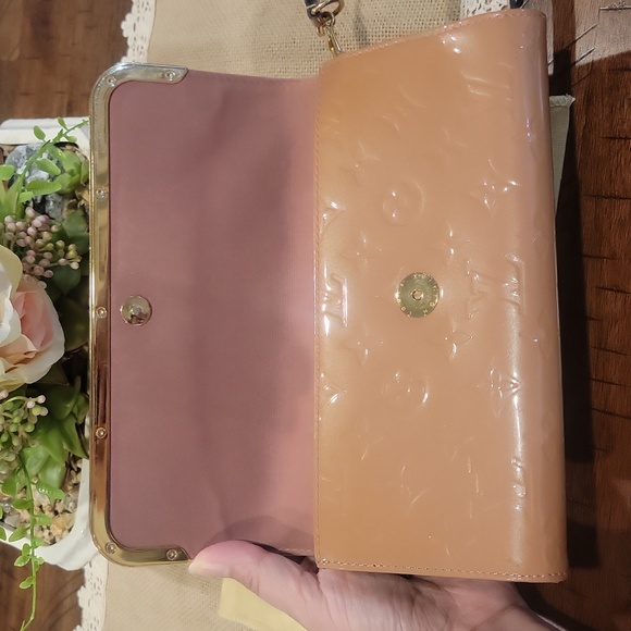 📍FINAL MARKDOWN📍 Authentic Louis Vuitton Rossmore shoulder bag - Picture 9 of 14